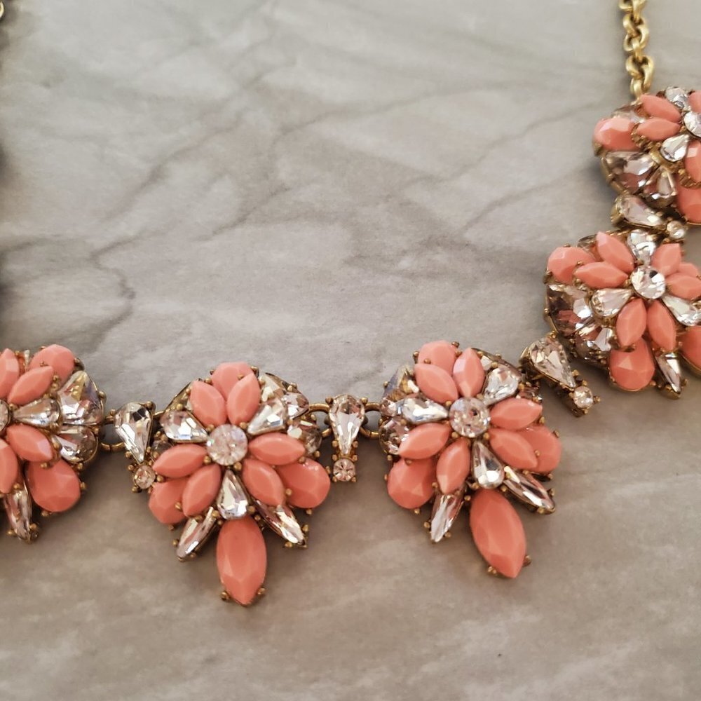 ✨ J.Crew Pink Rhinestone Crystal Cluster Stacked Statement Necklace ✨ - Picture 6 of 16